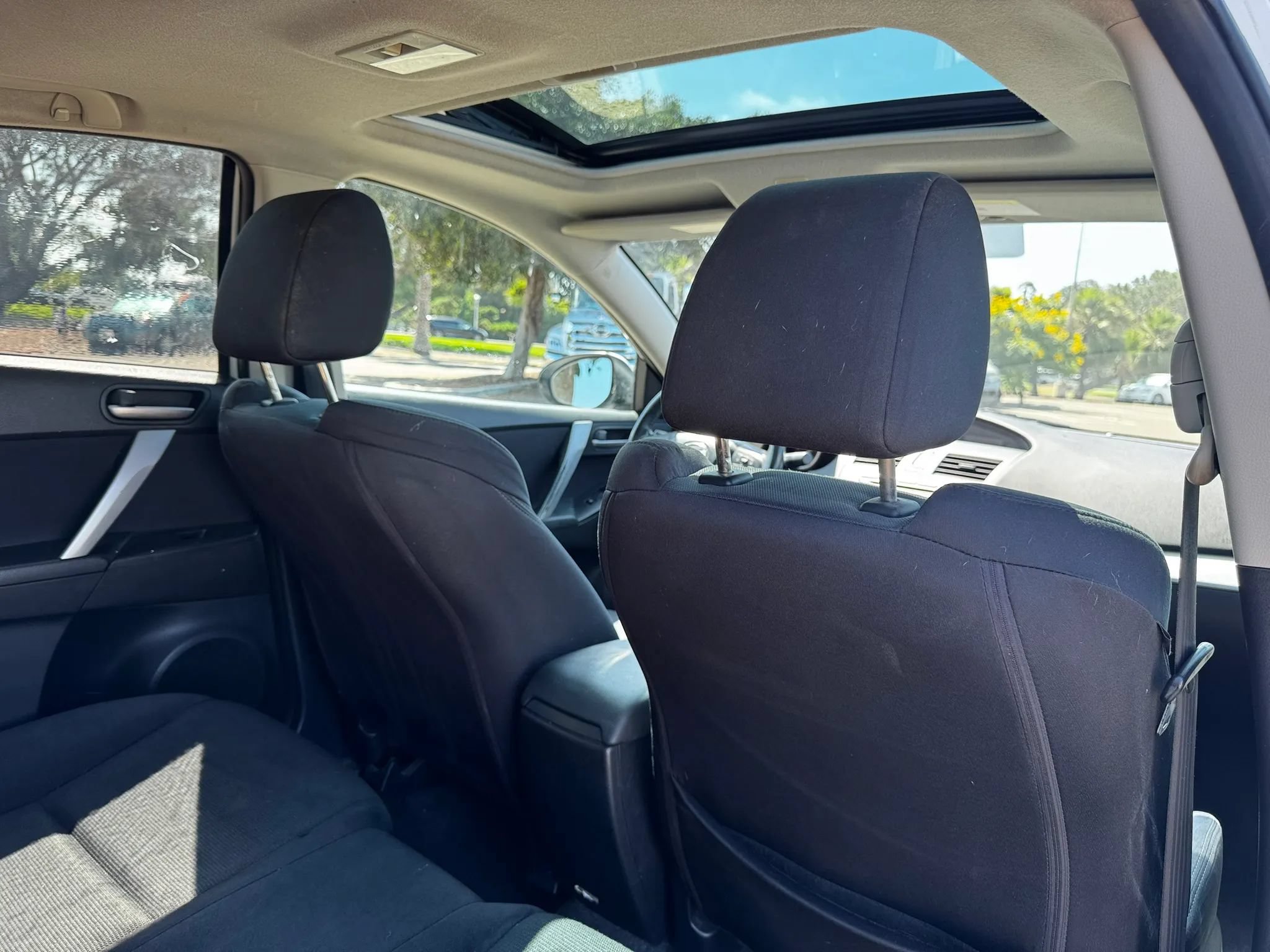 Used 2011 MAZDA MAZDA3 s Sport w/ Tech Pkg FWD image 24