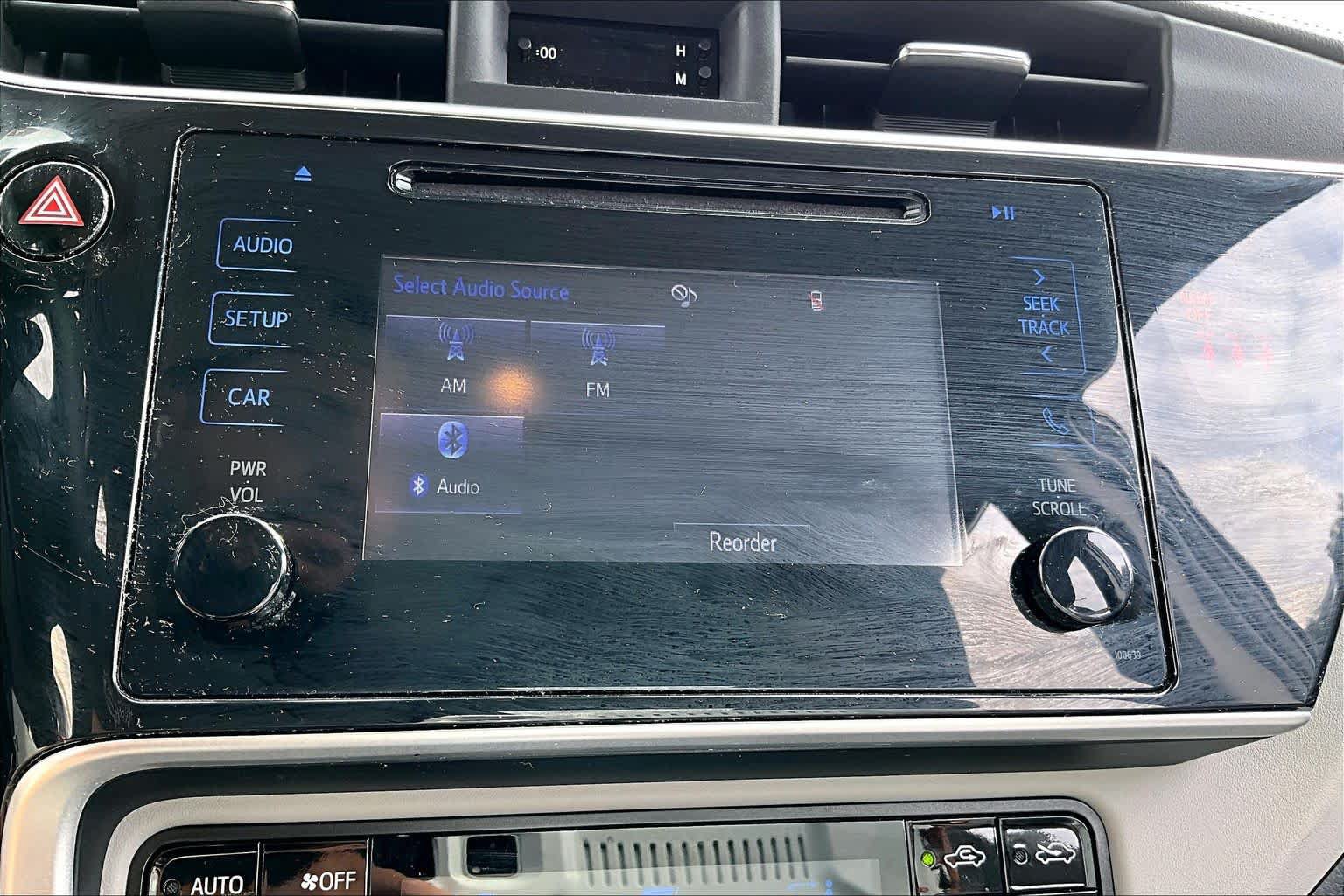 Used 2018 Toyota Corolla LE FWD image 32