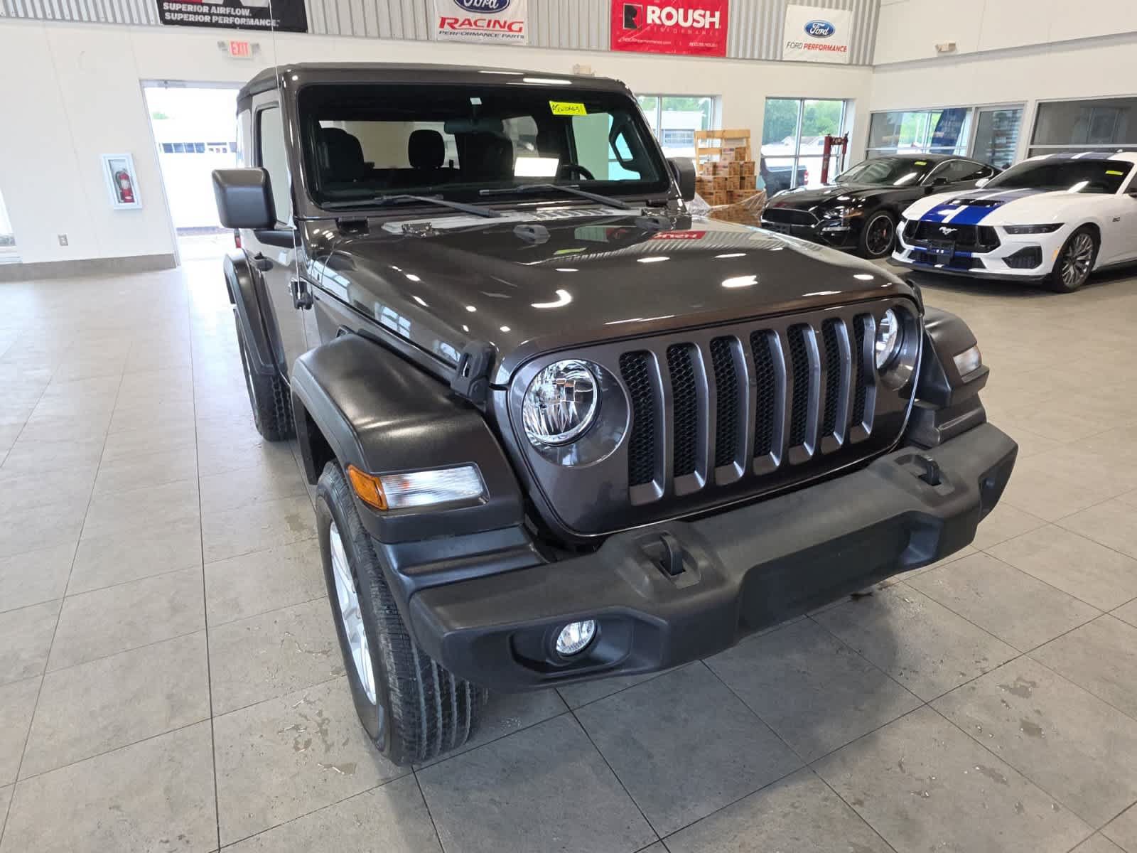 Used 2020 Jeep Wrangler Sport AWD/4WD image 3