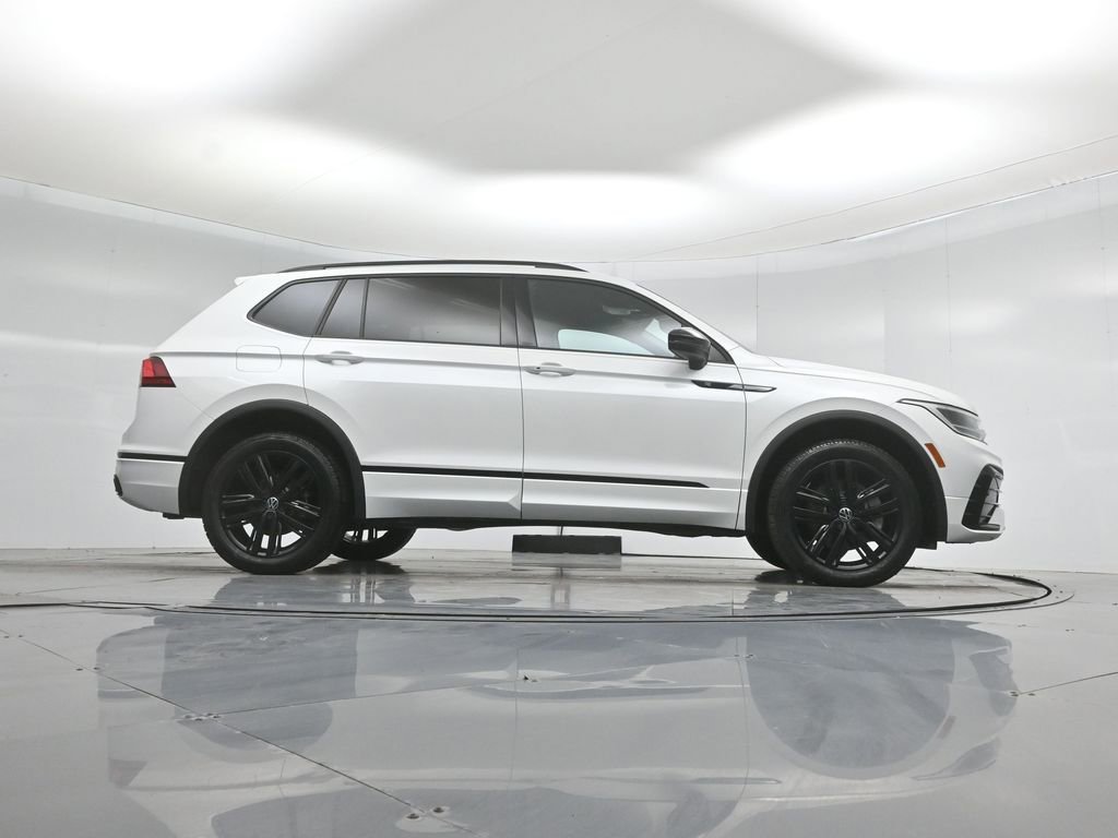 Used 2022 Volkswagen Tiguan SE R-Line FWD image 46