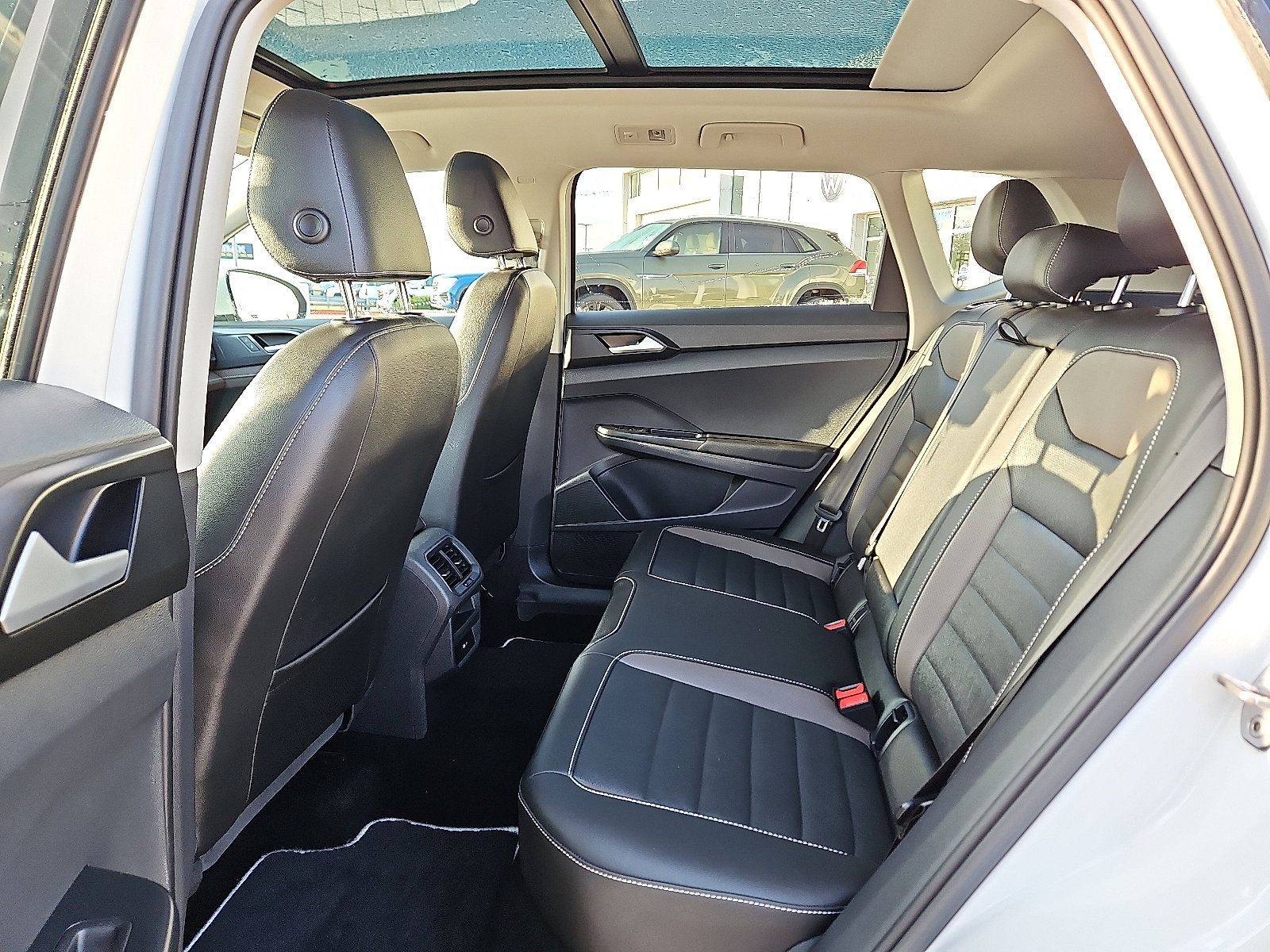 Certified 2023 Volkswagen Taos SEL image 9