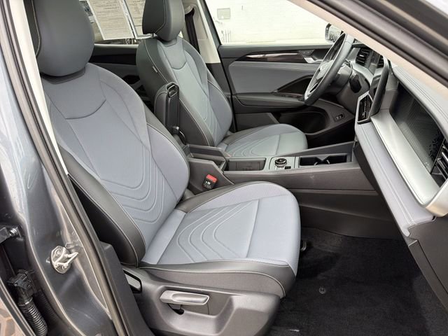 Used 2025 Volkswagen Tiguan SE w/ Panoramic Sunroof Package AWD/4WD image 26