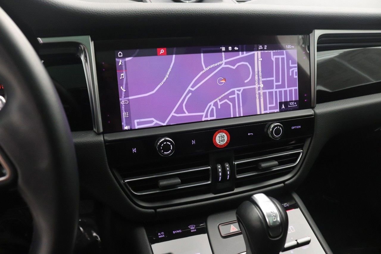 Used 2023 Porsche Macan Turbo image 11