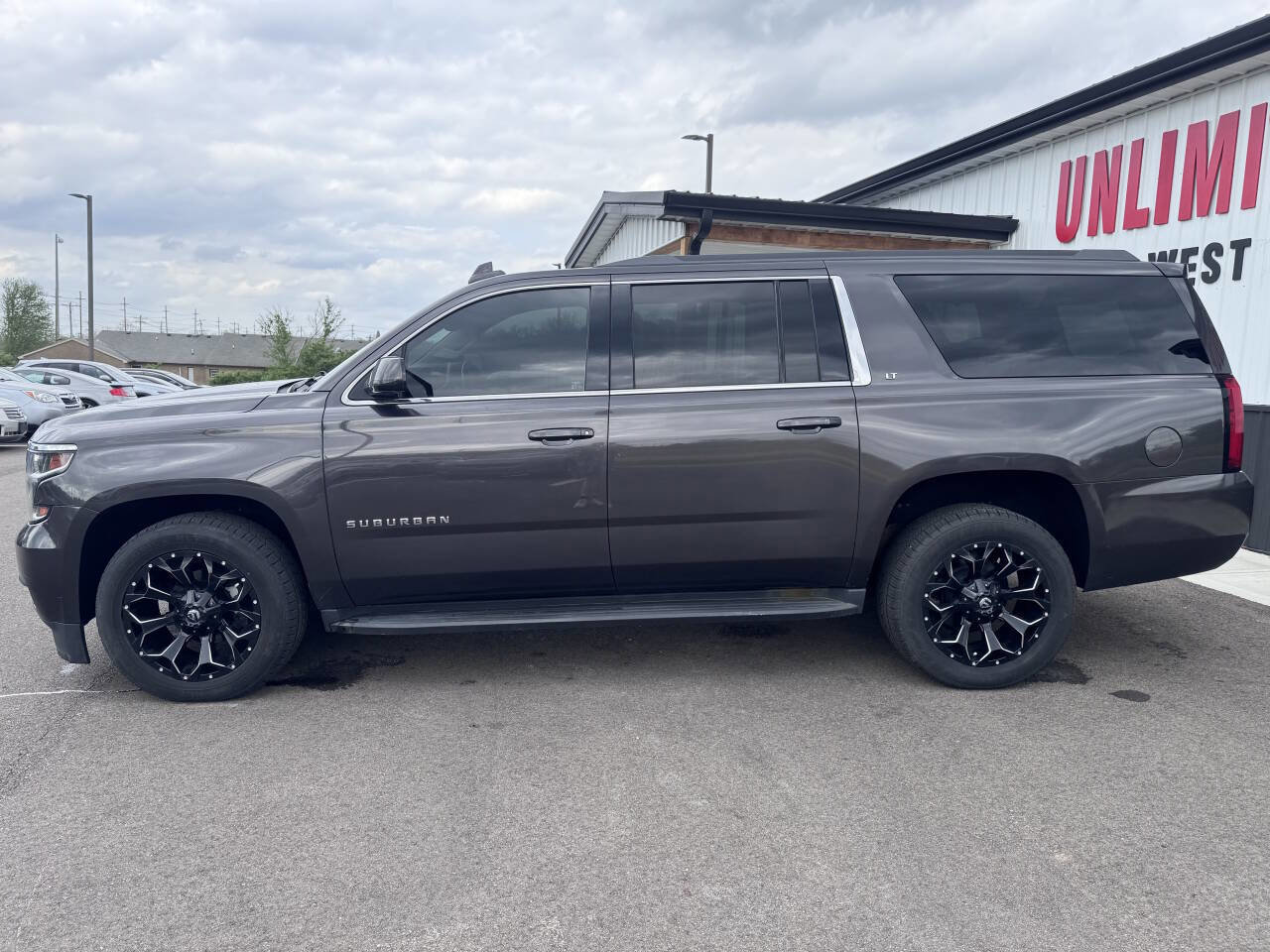 Used 2018 Chevrolet Suburban LT image 10