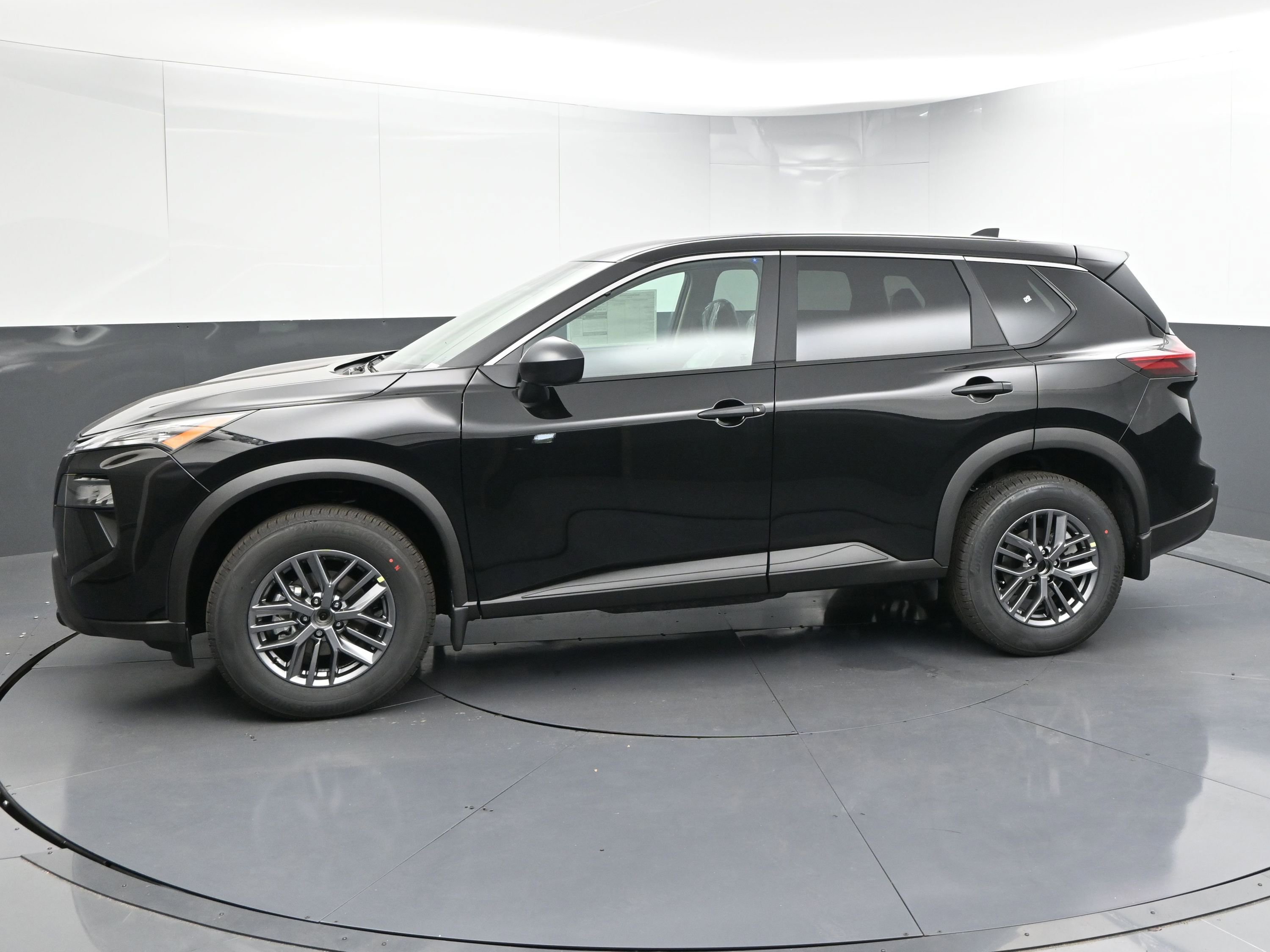 Certified 2025 Nissan Rogue S image 5