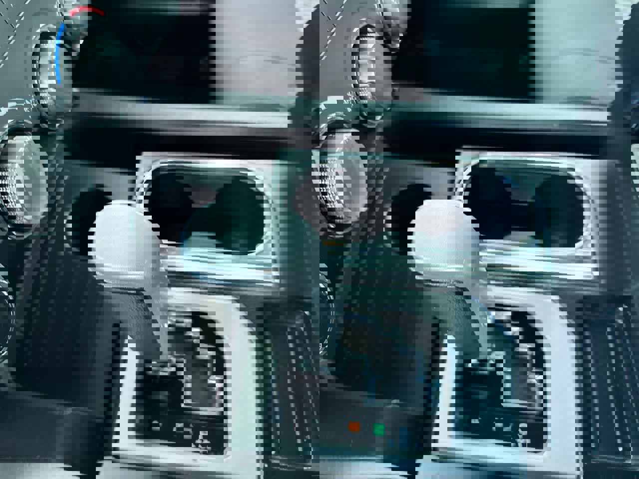 Used 2015 Toyota Tundra SR5 w/ SR5 Upgrade Package image 29