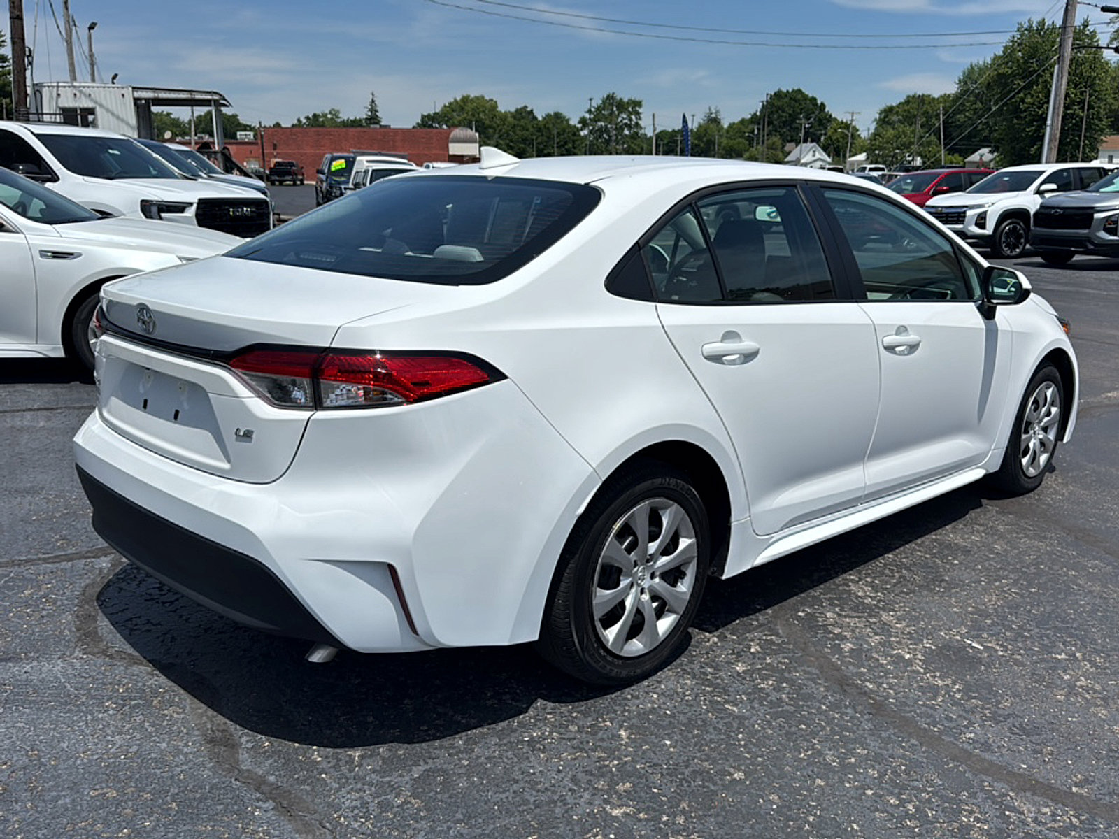 Used 2025 Toyota Corolla LE FWD image 4