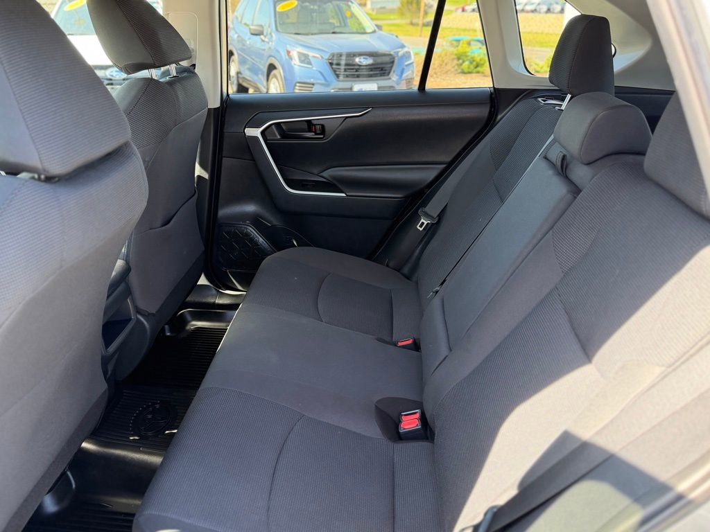 Used 2019 Toyota RAV4 LE AWD/4WD image 6