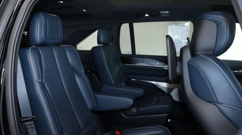 Certified 2025 Cadillac Escalade IQ Sport 2 w/ LPO, ONYX Package AWD/4WD image 29