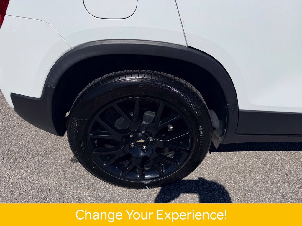 Used 2022 Chevrolet Trax LT w/ Sport Edition FWD image 32