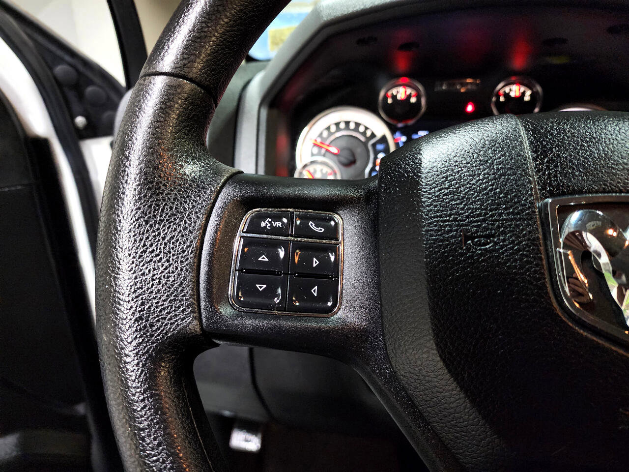 Used 2013 RAM 1500 Classic SLT w/ Premium Display Pkg image 27