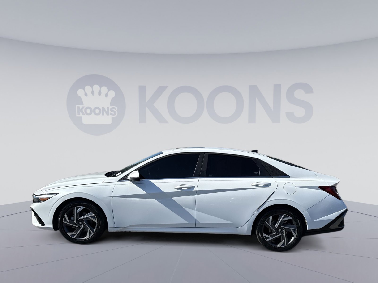 Used 2025 Hyundai Elantra Limited FWD image 2