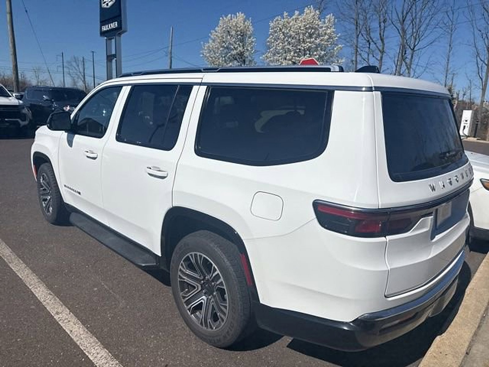 Used 2024 Jeep Wagoneer Series II w/ Flexible Seating Group image 3