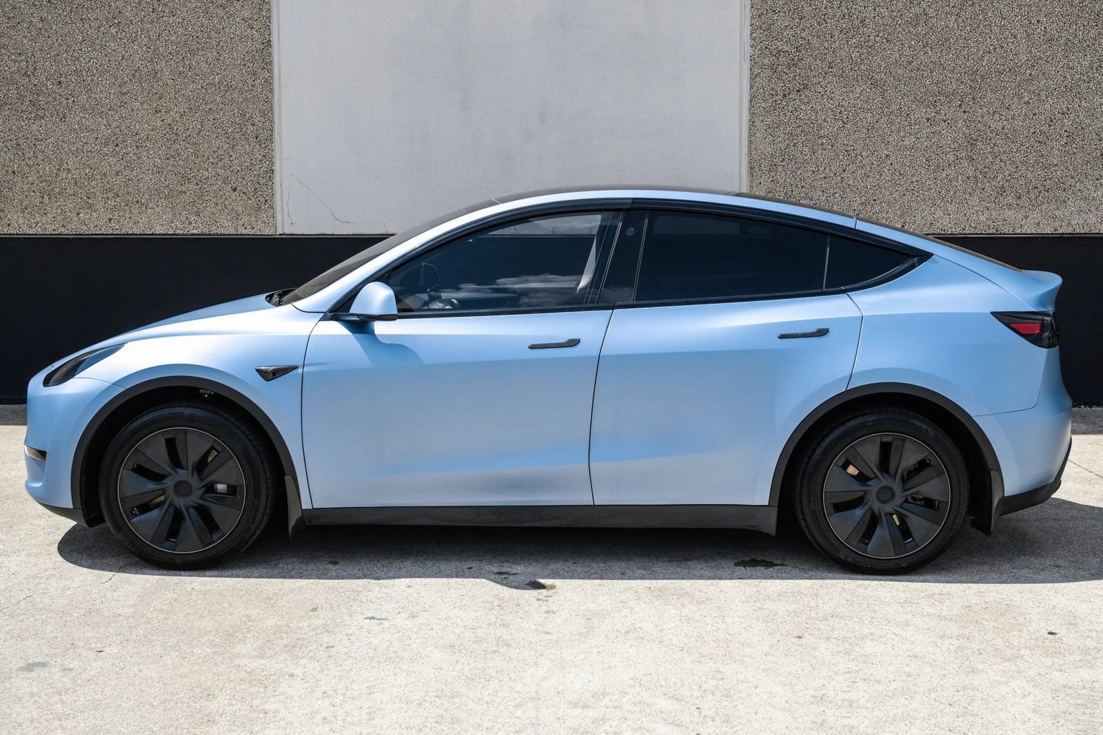 Used 2025 Tesla Model Y Long Range RWD image 11