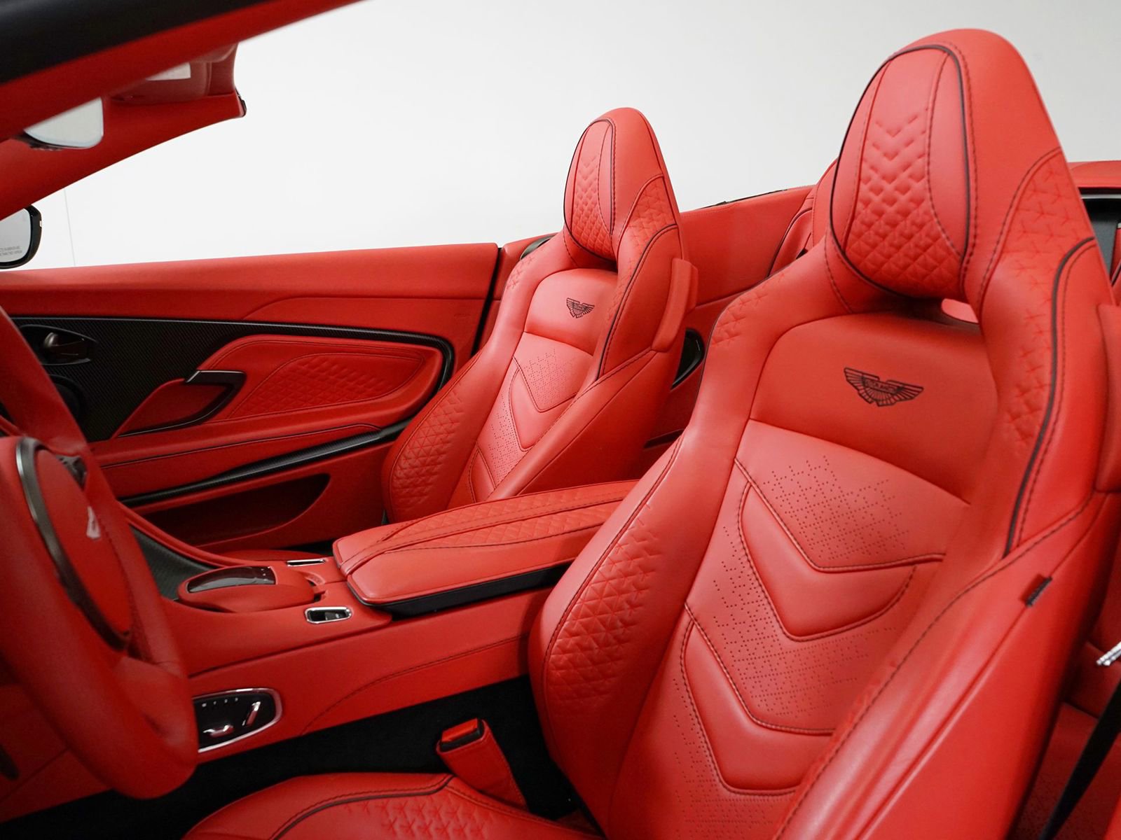 Used 2022 Aston Martin DBS Superleggera Volante image 12