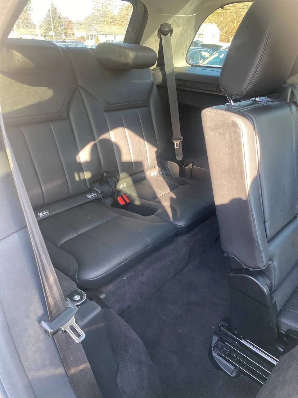 Used 2018 Land Rover Discovery SE image 22