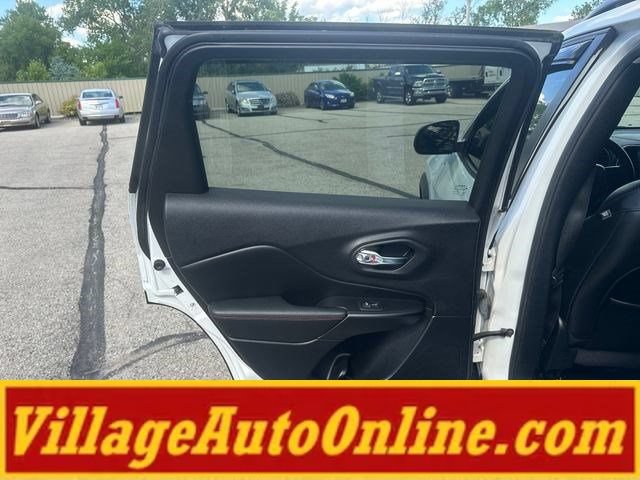 Used 2021 Jeep Cherokee Trailhawk w/ Trailer Tow Group AWD/4WD image 32