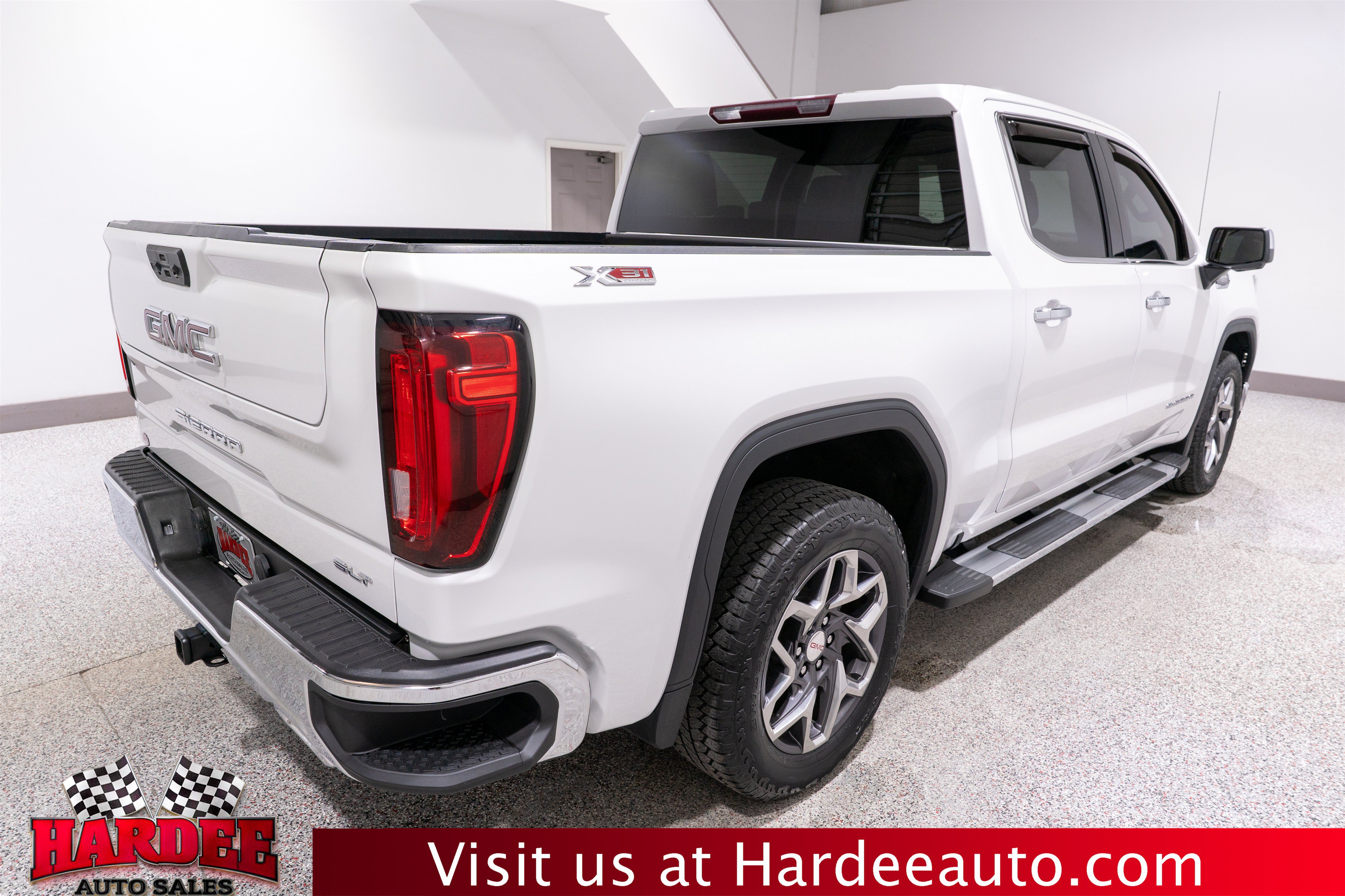 Used 2023 GMC Sierra 1500 SLT w/ SLT Premium Package AWD/4WD image 5