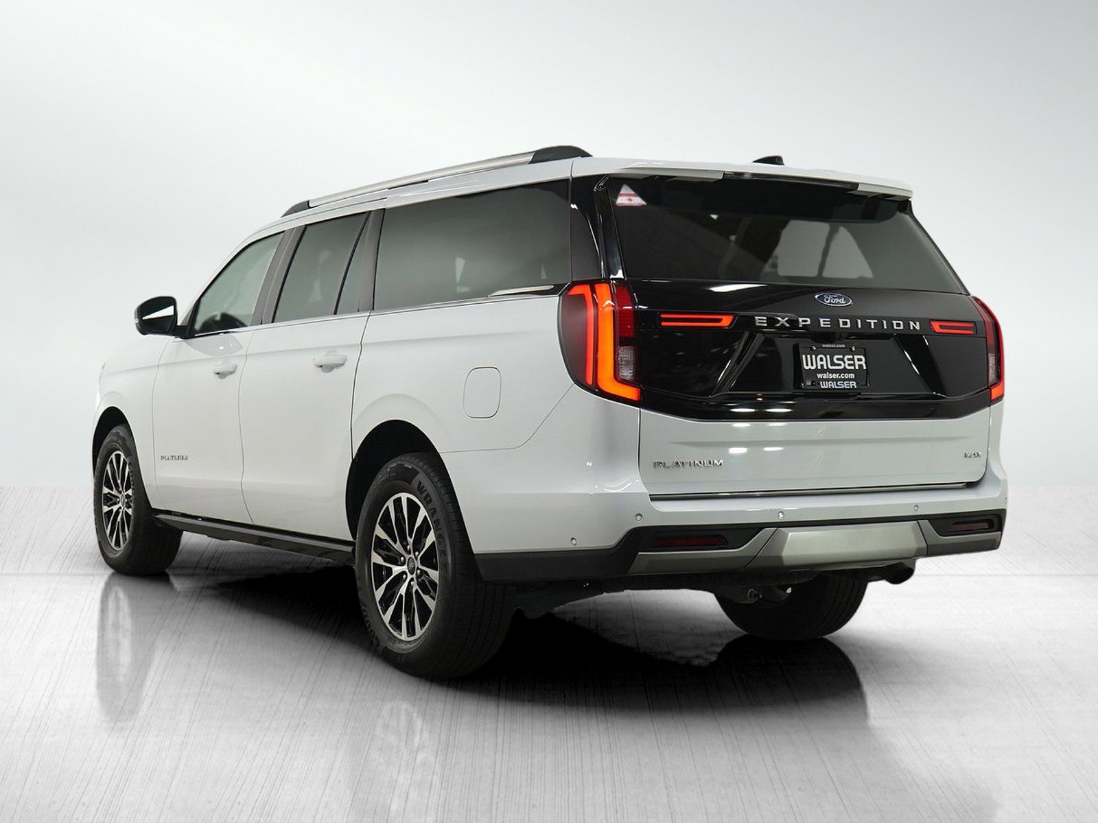 Used 2025 Ford Expedition Max Platinum AWD/4WD image 3