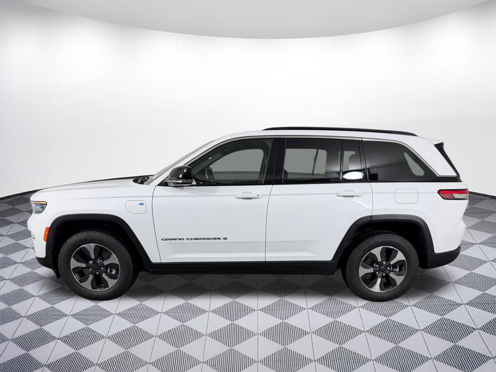 Used 2024 Jeep Grand Cherokee Limited 4xe AWD/4WD image 2