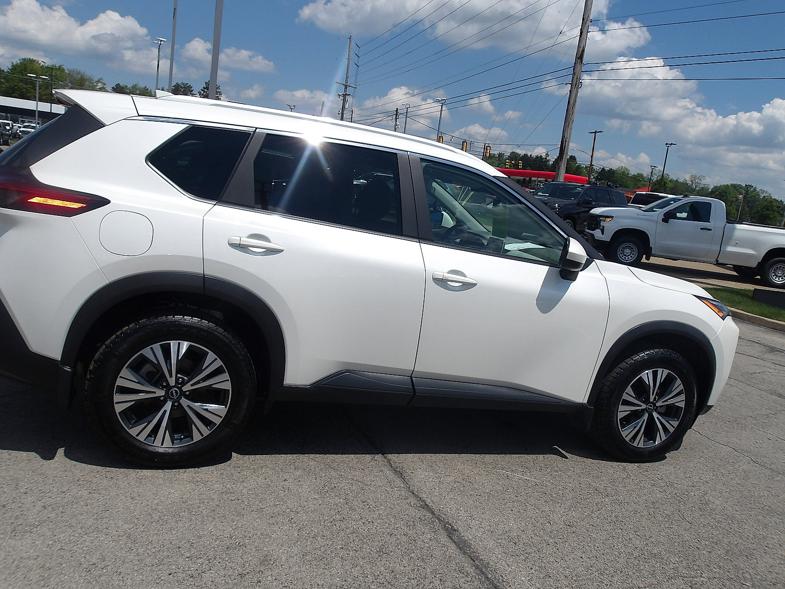 Used 2023 Nissan Rogue SV w/ SV Premium B Package AWD/4WD image 8