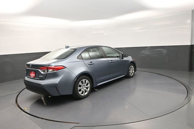 Used 2024 Toyota Corolla LE FWD image 2