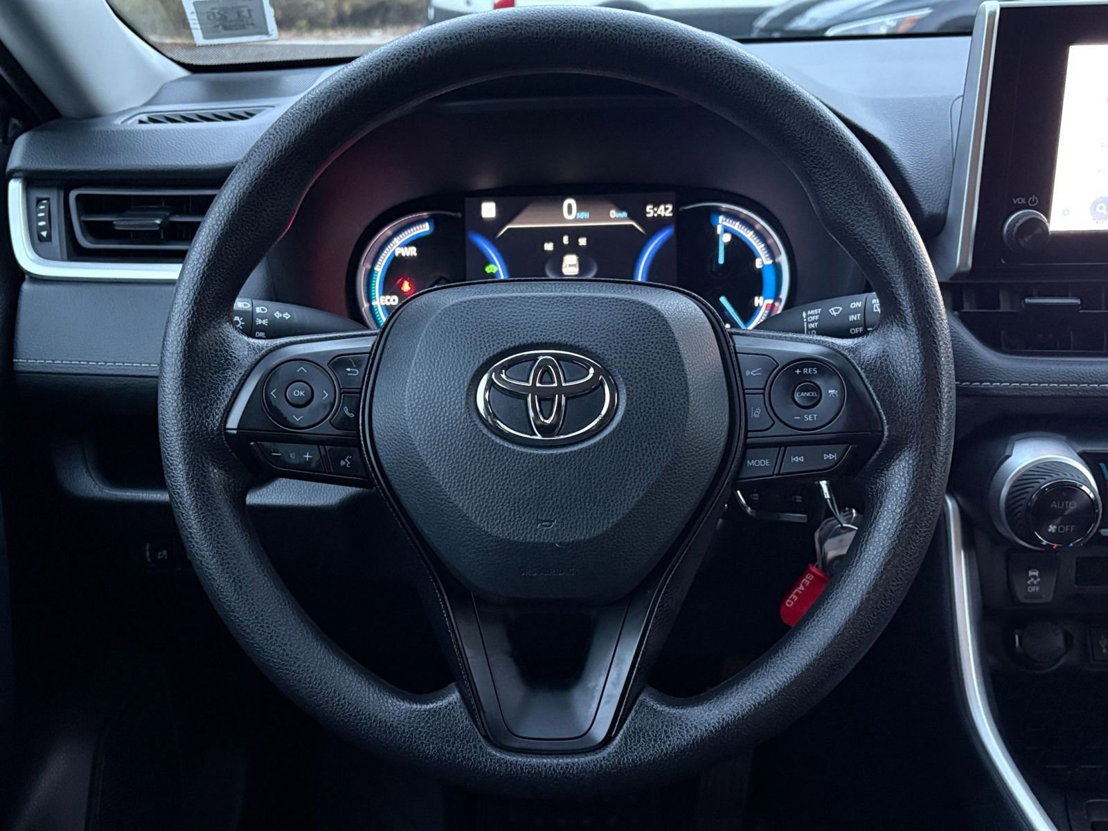 Used 2025 Toyota RAV4 LE image 27