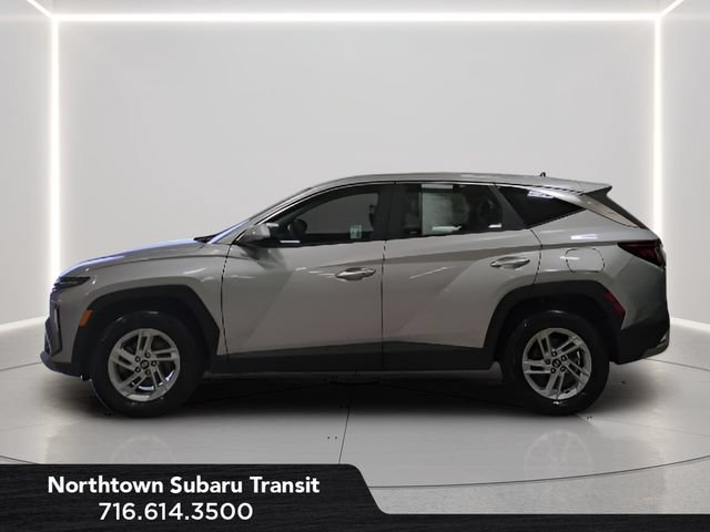 Used 2025 Hyundai Tucson SE AWD/4WD image 2
