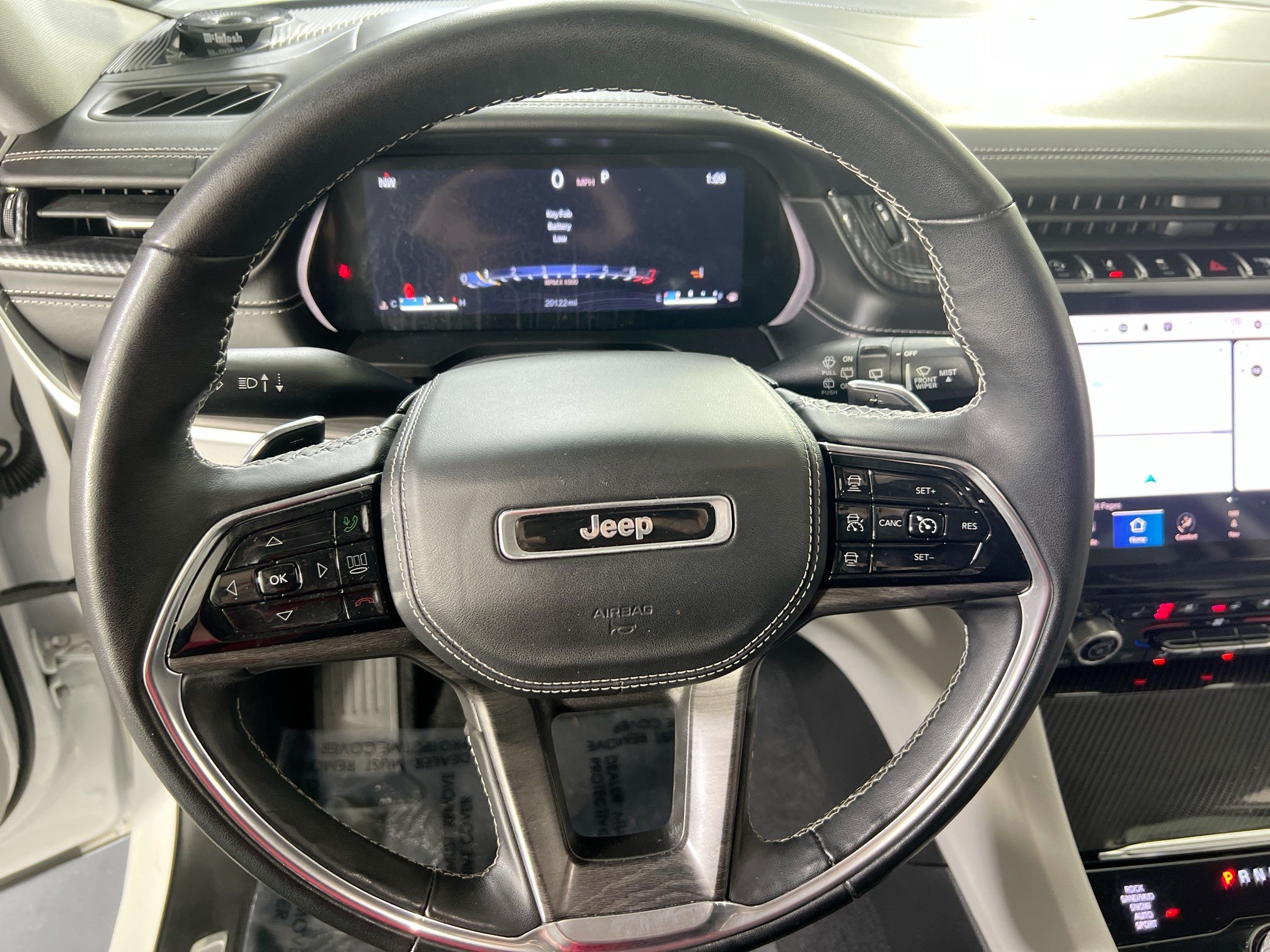 Used 2022 Jeep Grand Cherokee Overland AWD/4WD image 11