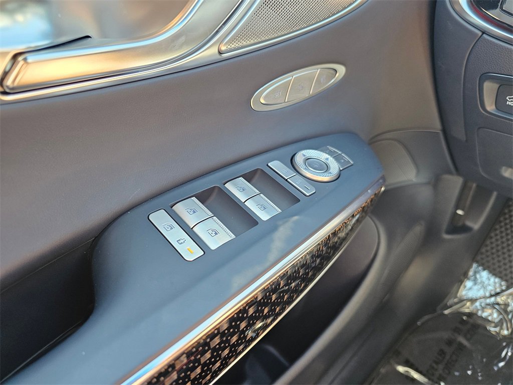 Used 2025 Genesis GV70 3.5T Sport w/ Sport Prestige Package image 31