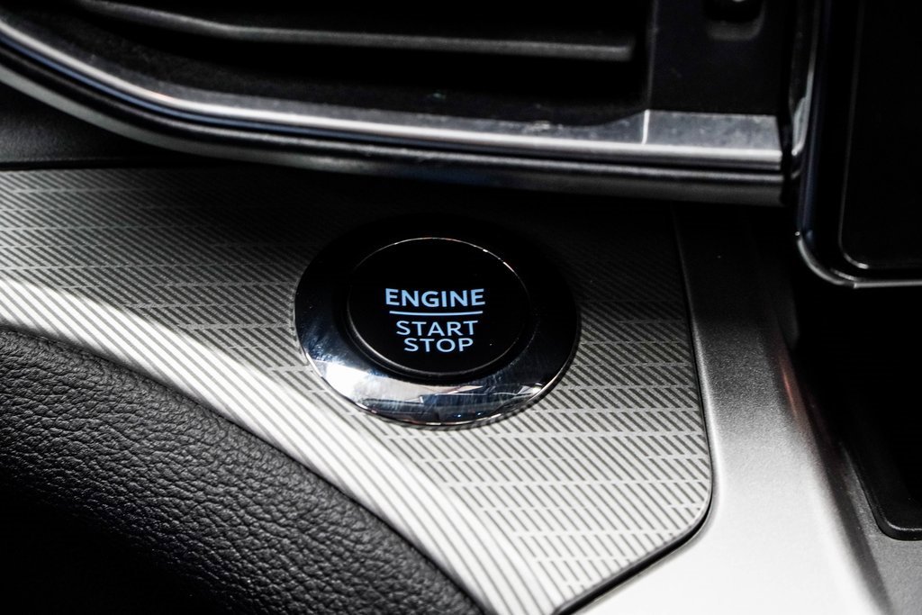 Used 2022 Ford Explorer XLT w/ Equipment Group 202A image 25