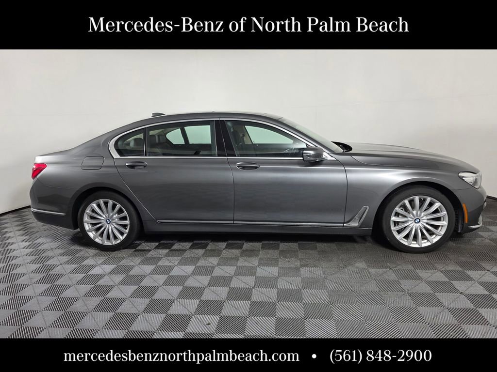 Used 2017 BMW 740i xDrive image 3