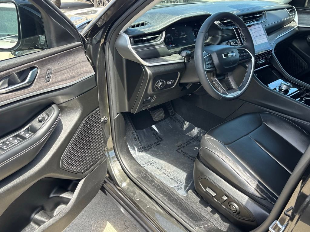 Used 2023 Jeep Grand Cherokee L Limited w/ Luxury Tech Group II AWD/4WD image 9