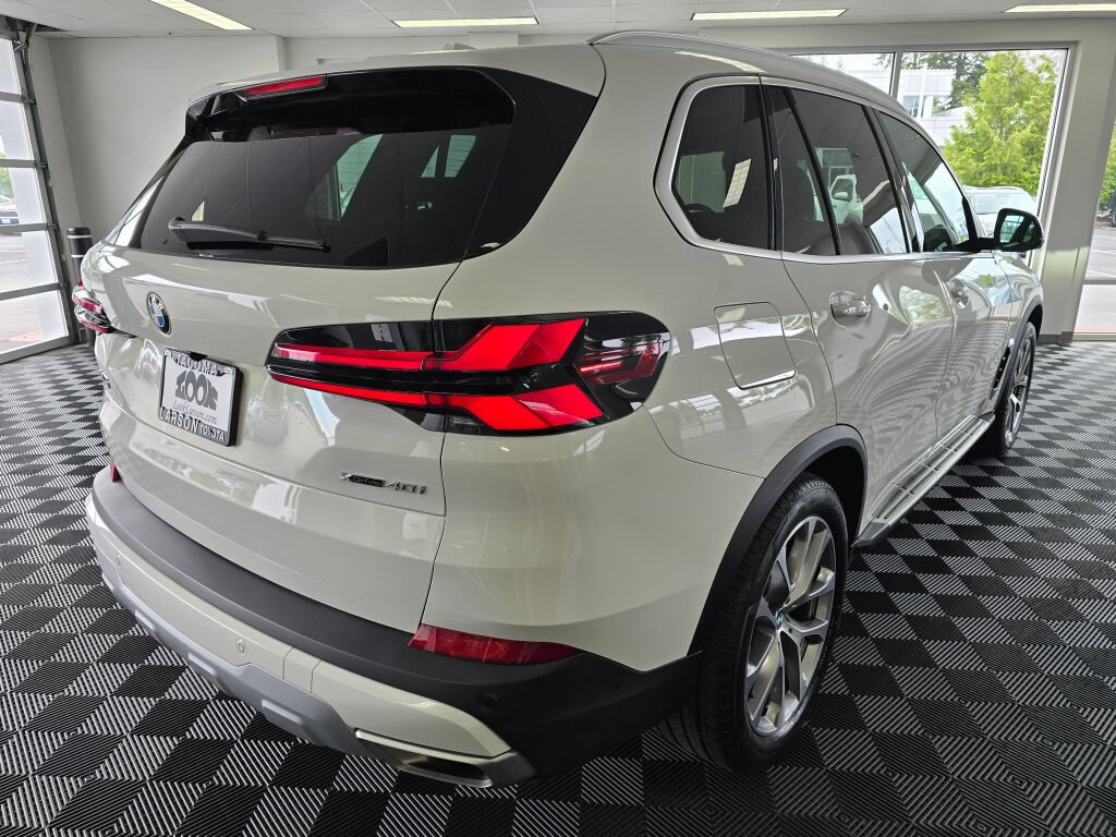 Used 2026 BMW X5 xDrive40i AWD/4WD image 3