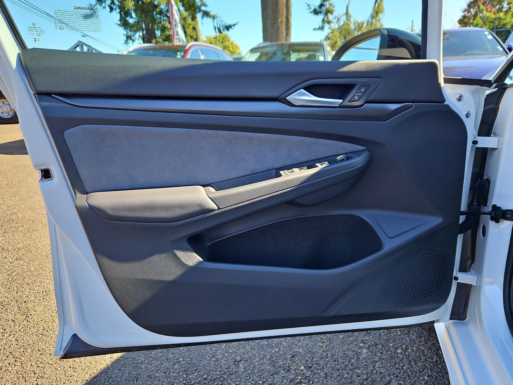 Used 2025 Volkswagen Golf R Black Edition image 9