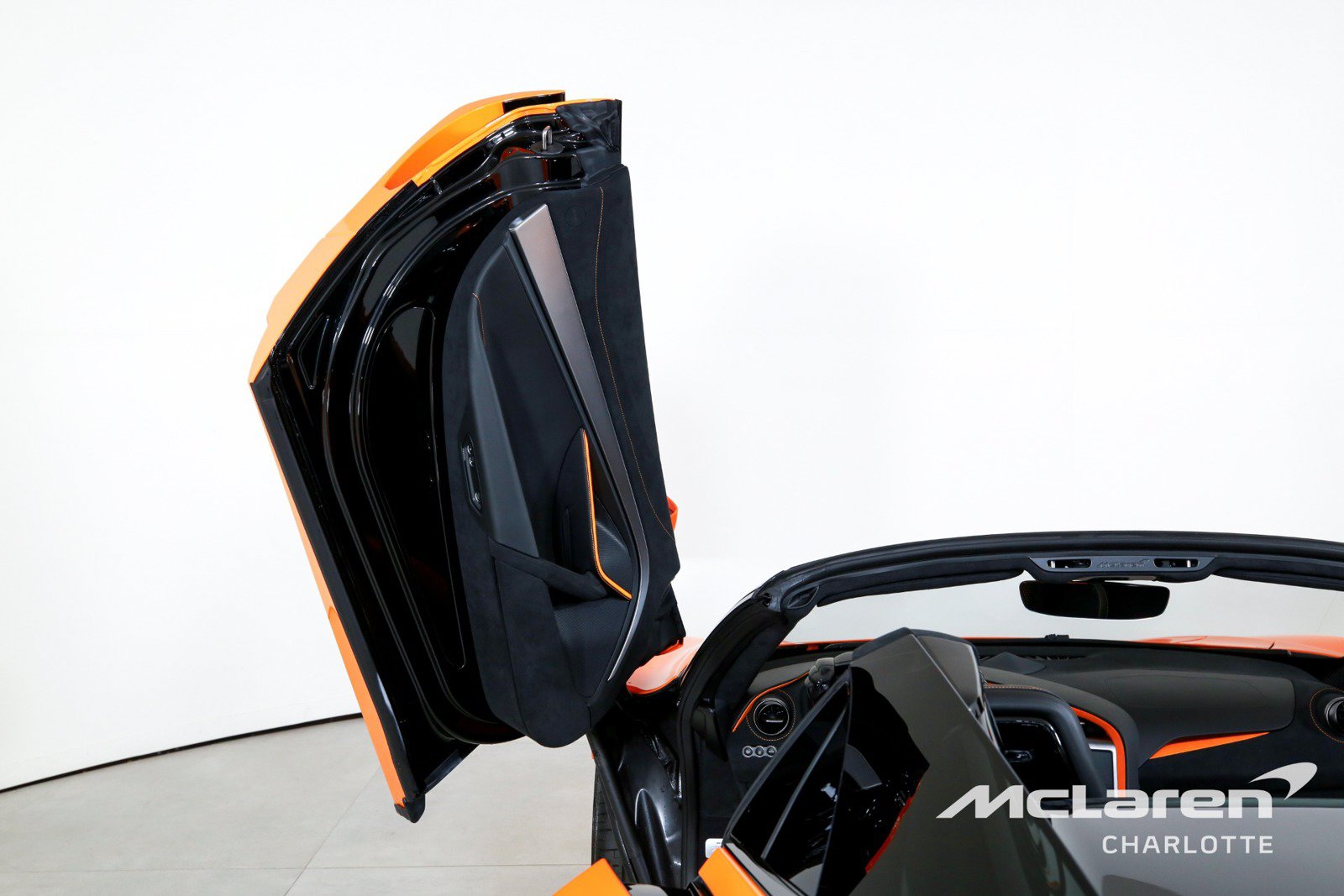 Used 2026 McLaren 750S Spider RWD image 12