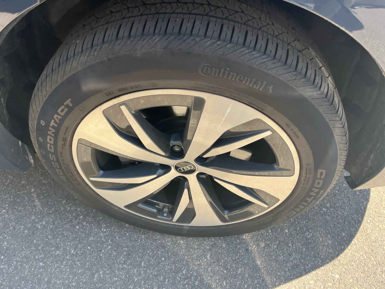 Used 2024 Audi Q8 e-tron Premium AWD/4WD image 7