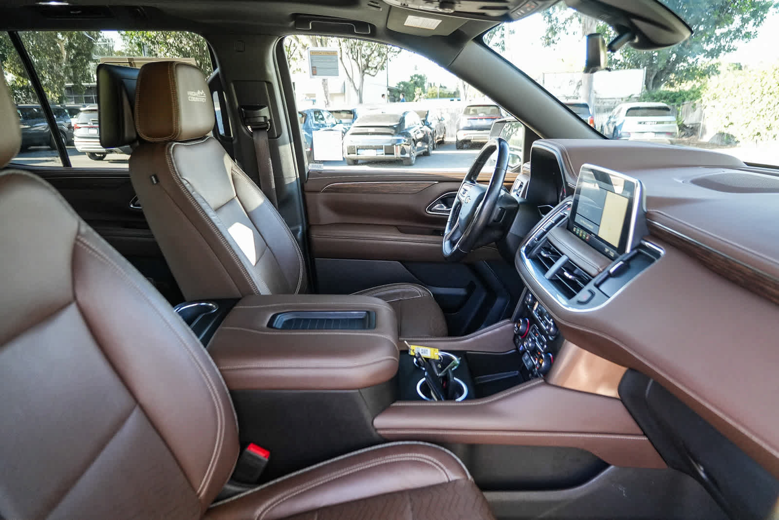 Used 2021 Chevrolet Tahoe High Country w/ Premium Package AWD/4WD image 16