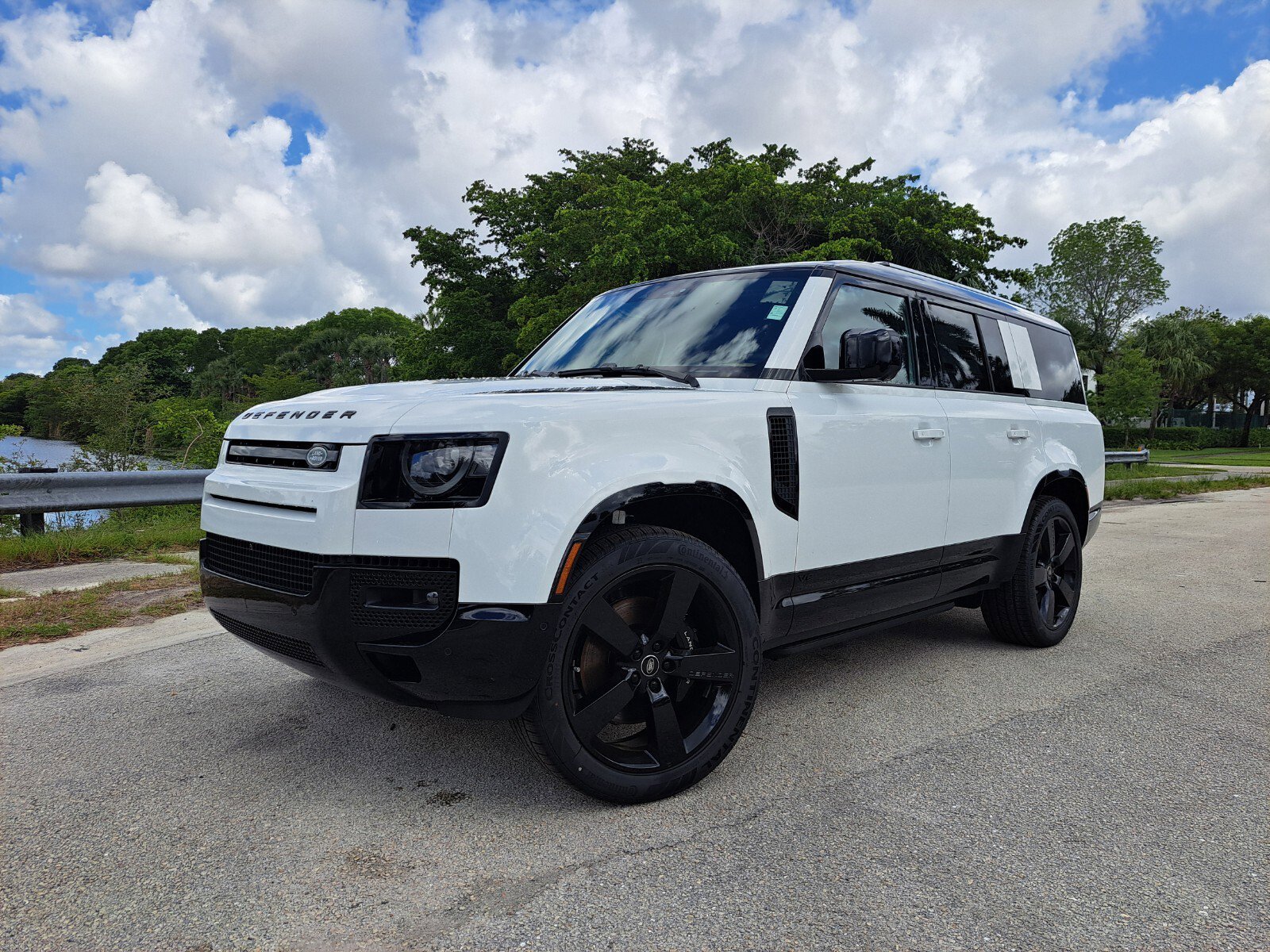 New 2025 Land Rover Defender 130 V8