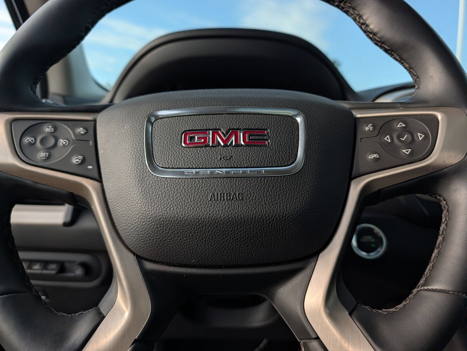 Used 2023 GMC Terrain Denali w/ Black Diamond Edition AWD/4WD image 32