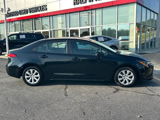 Used 2024 Toyota Corolla LE FWD image 2