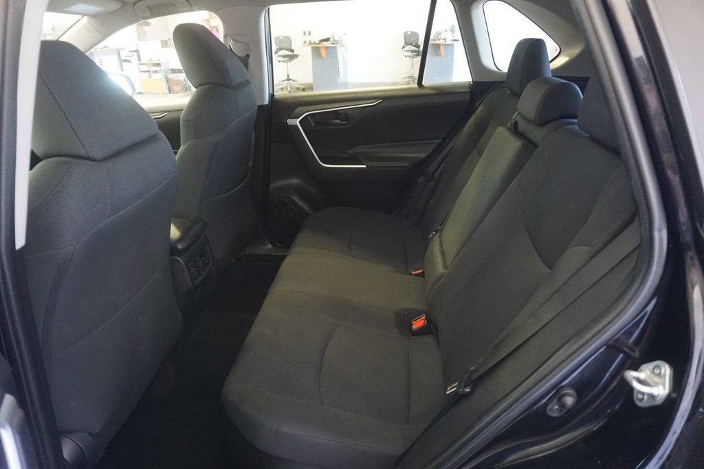 Used 2023 Toyota RAV4 LE AWD/4WD image 18