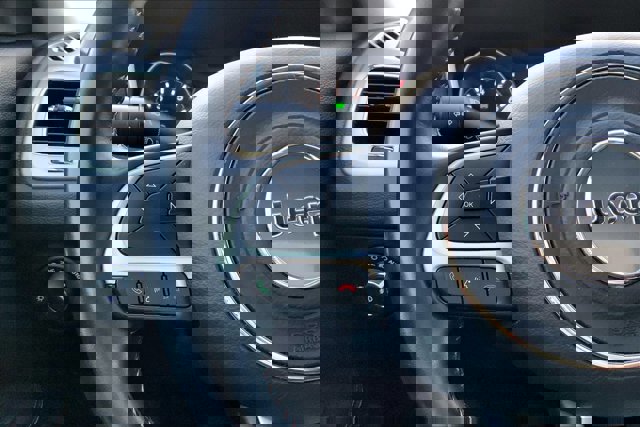 Used 2020 Jeep Compass Latitude w/ Cold Weather Group image 17