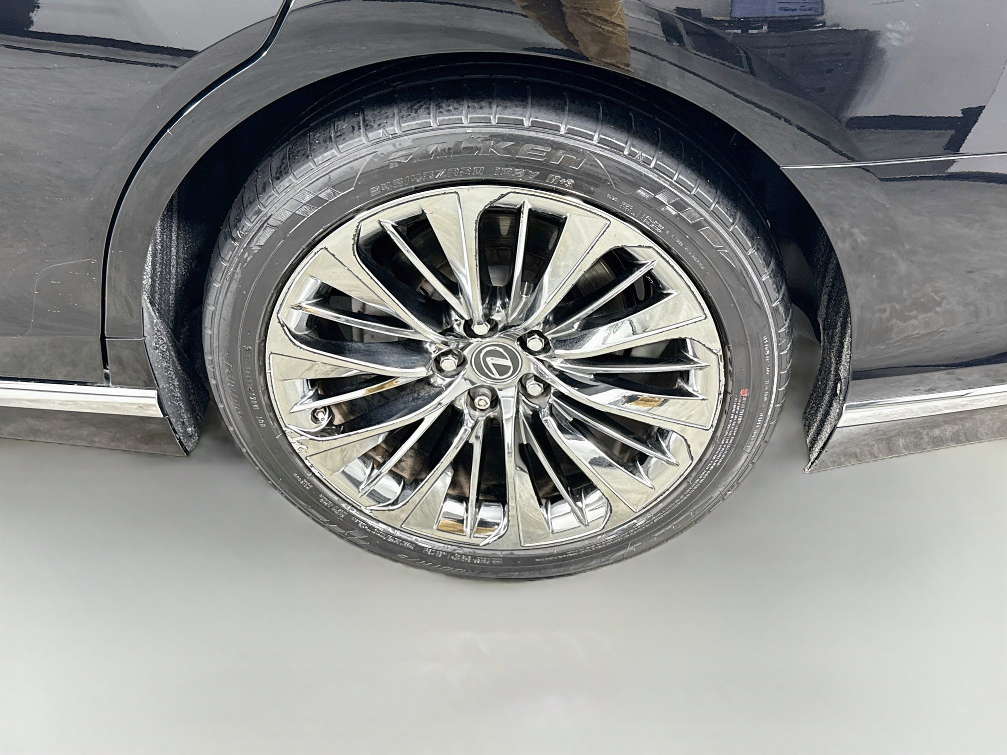Used 2019 Lexus LS 500 AWD w/ Interior Upgrade Package image 31