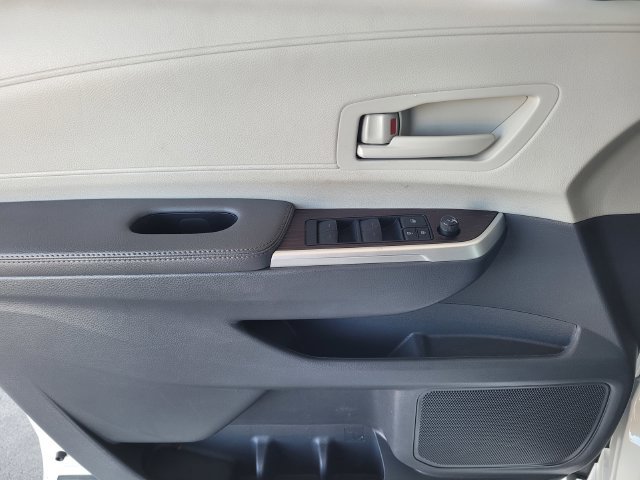 Used 2024 Toyota Sienna LE AWD/4WD image 18