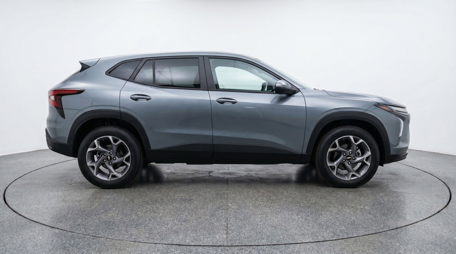 Used 2025 Chevrolet Trax LT FWD image 11