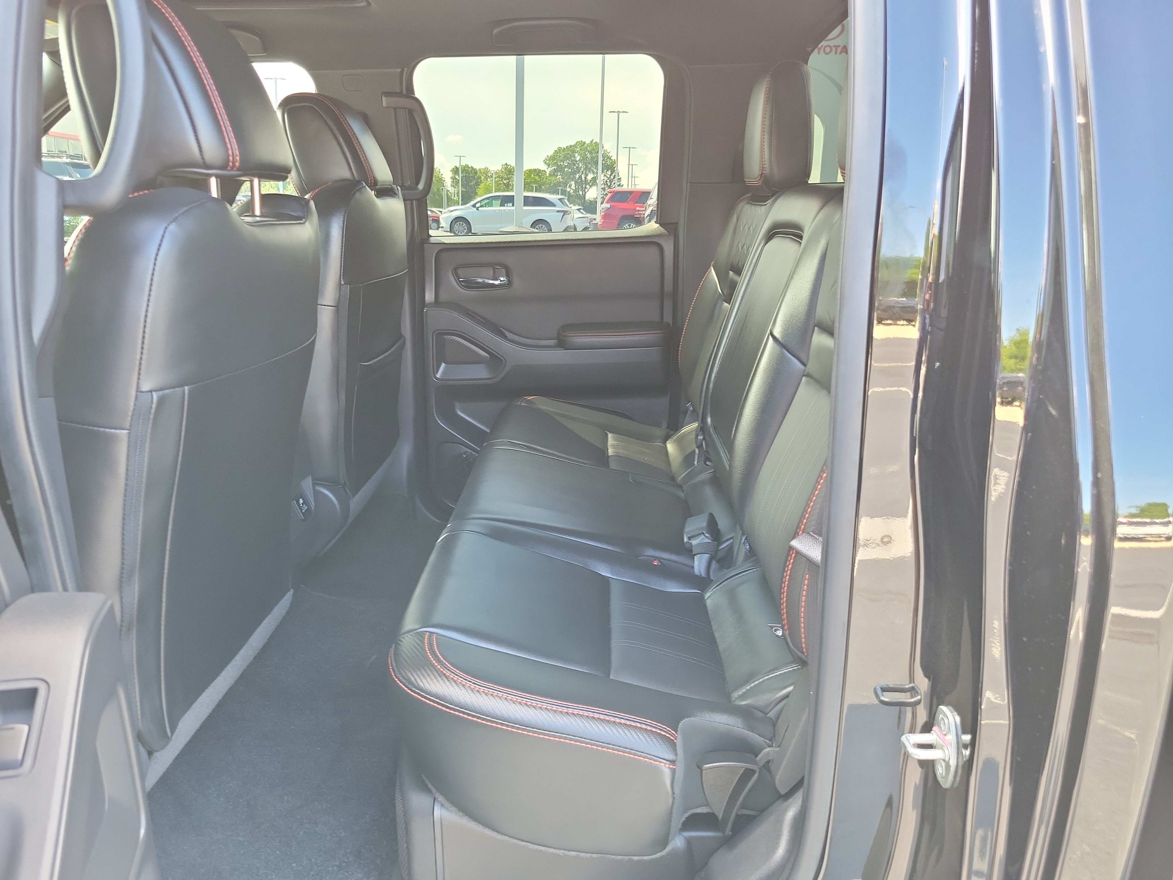 Used 2023 Nissan Frontier PRO-4X w/ Pro-4X Premium Package AWD/4WD image 12