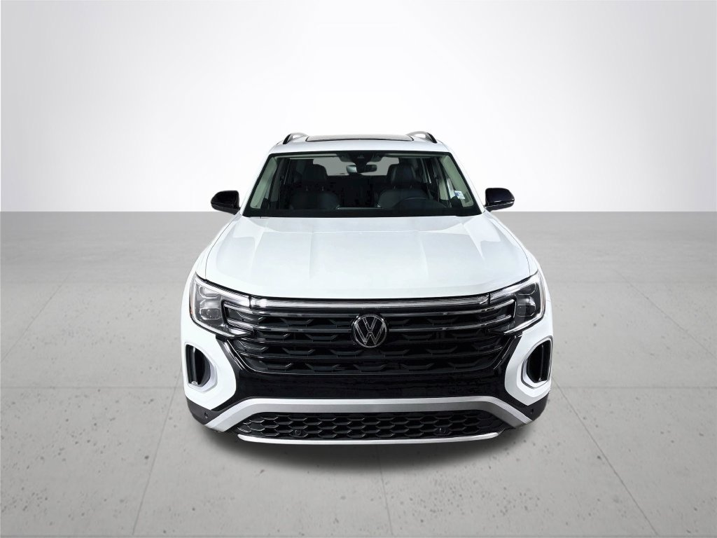 Certified 2024 Volkswagen Atlas Peak Edition SE AWD/4WD image 4