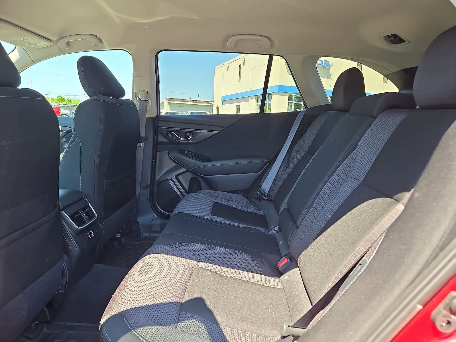 Used 2024 Subaru Outback Premium AWD/4WD image 11