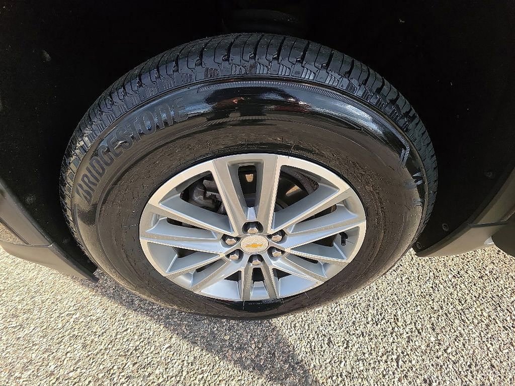 Used 2023 Chevrolet Traverse LT AWD/4WD image 34